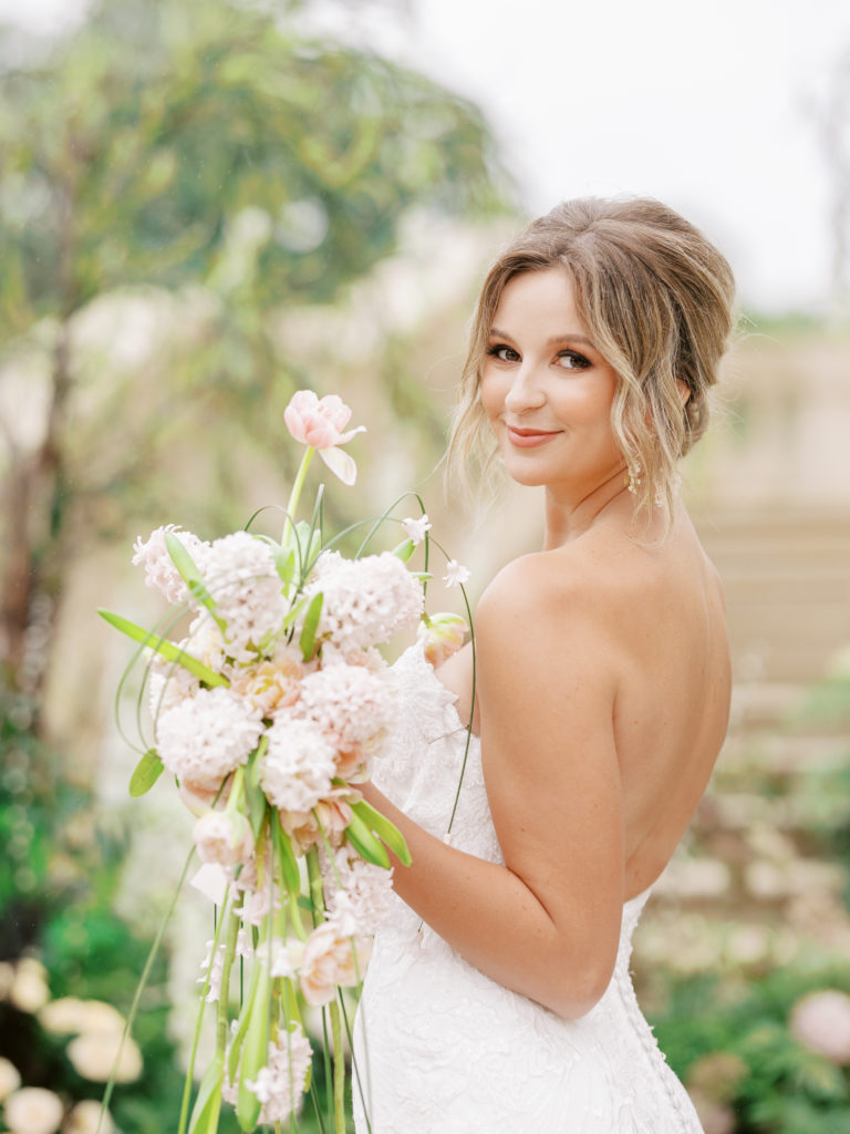 bride makeup and bouquet